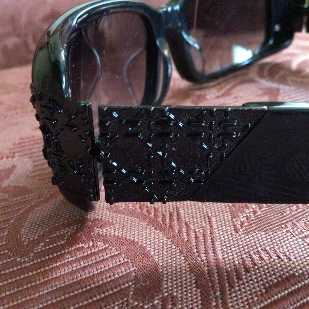 Carmen Marc Valvo NWOT women’s sunglasses onyx - Picture 5 of 7